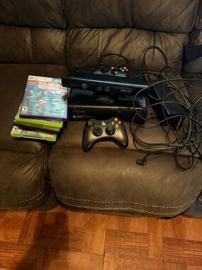 360 Console Bundle with Kinect Sensor and Black Controller
